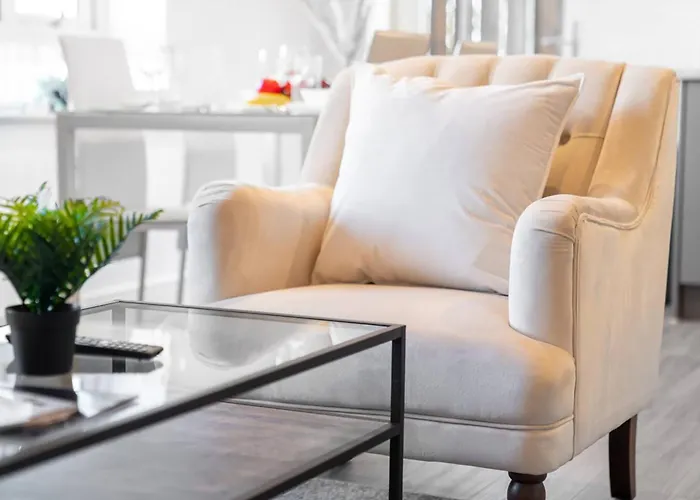 The Marsons Collection - New Luxury Apartment - Balcony - 2 Bedrooms - Secure Parking - 1Mc